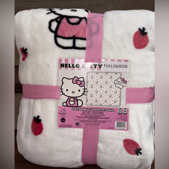 Super Cute Hello Kitty Strawberry Plush Blanket Full/Queen Size 90in x 90in -NEW - Picture 5 of 5